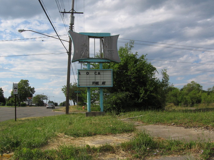 Wallis Drive-In - Wallis North - 5414 N Saginaw (newer photo)
